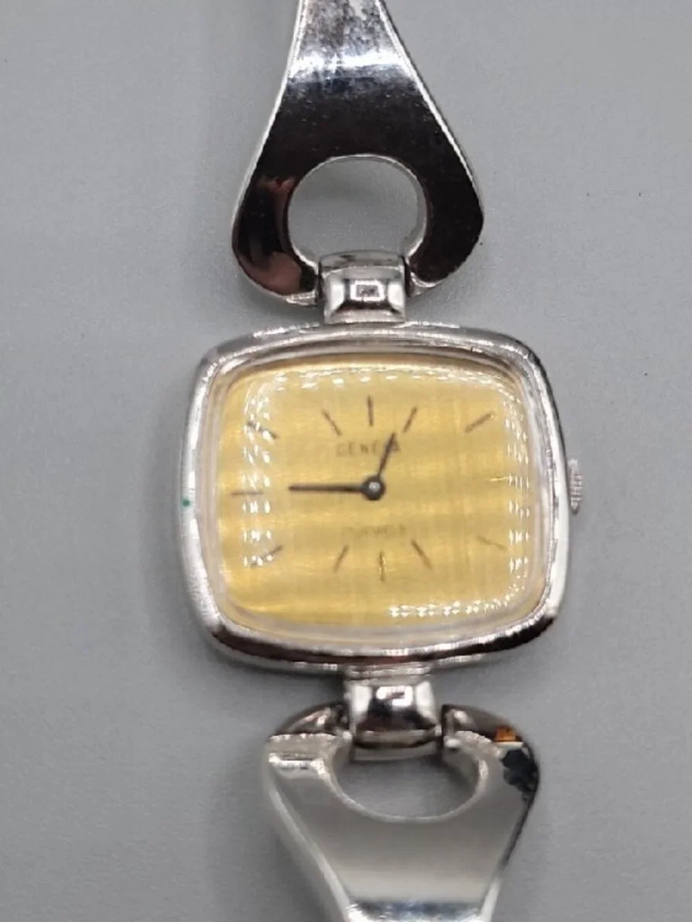 Vintage Geneva 17 Jewels Mechanical Ladies Cocktail Watch Cushion Case RUNS